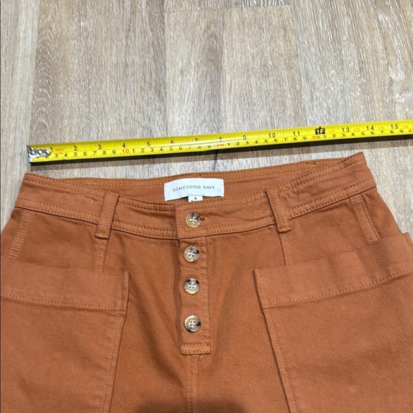 Something Navy Size 6 Tan Capris Front Pockets - Picture 9 of 13